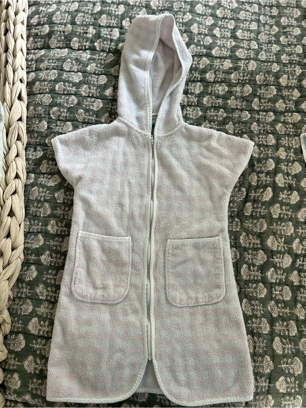 Weezie towels. Kids Hooded Zip-Up Beach Poncho - Light pink checked size 7-8